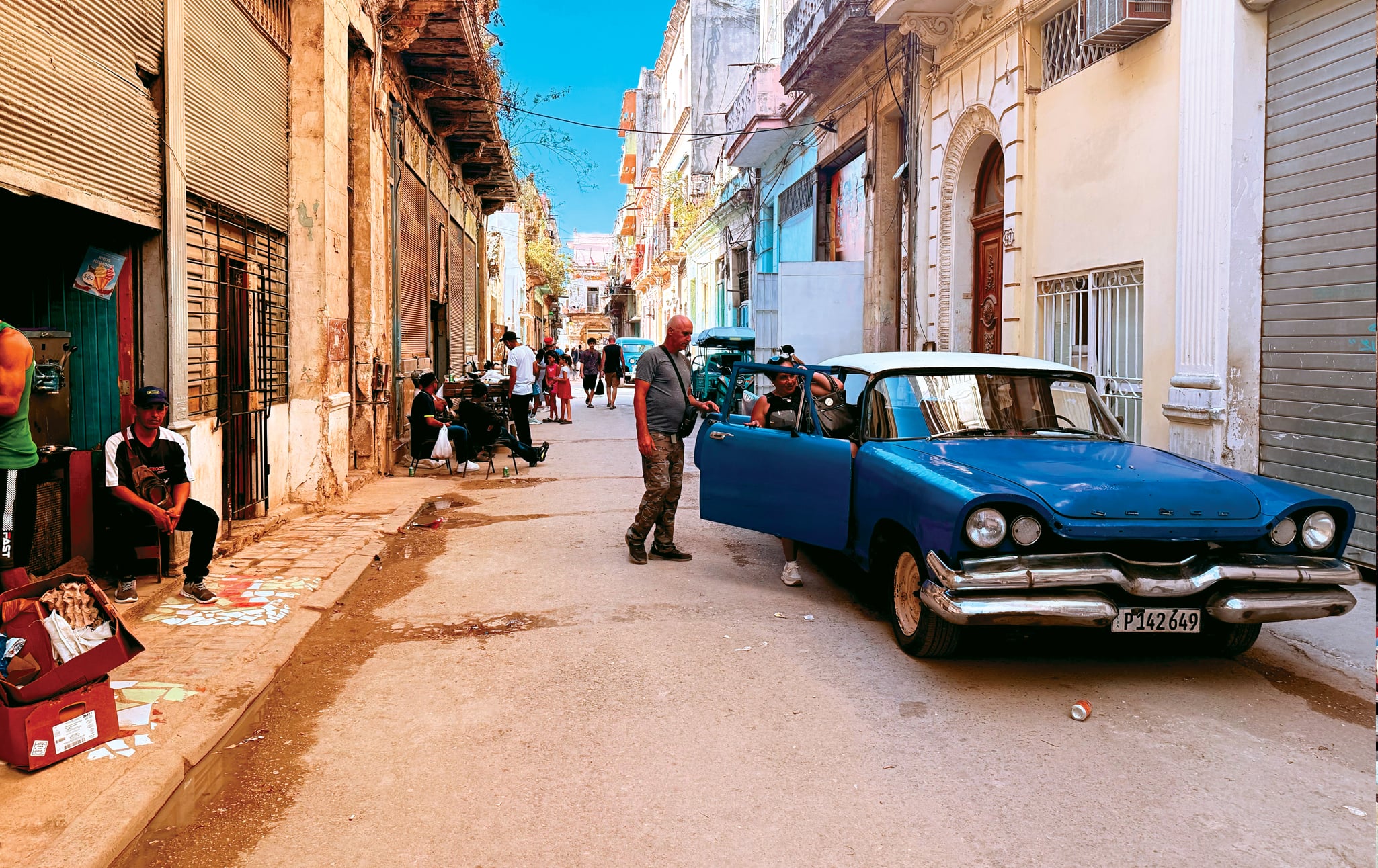 Four Days in Havana, Under Siege